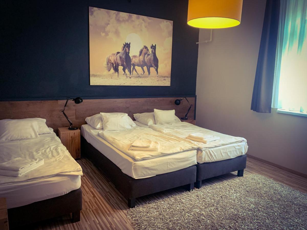 Garda Hotel Szombathely Esterno foto