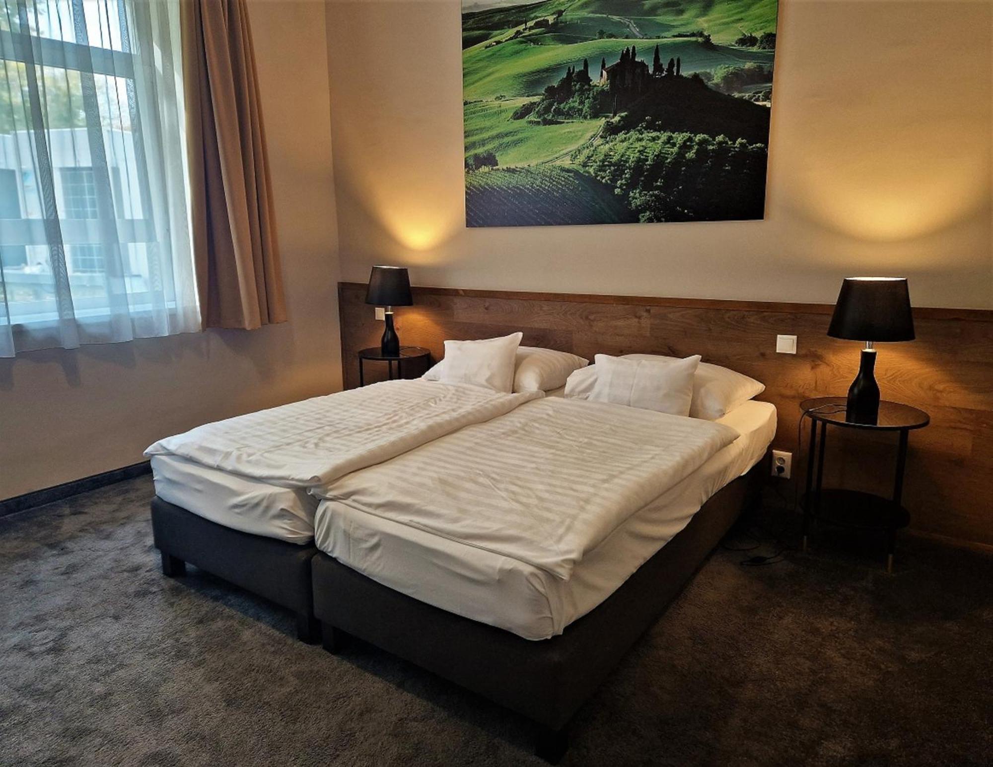 Garda Hotel Szombathely Esterno foto