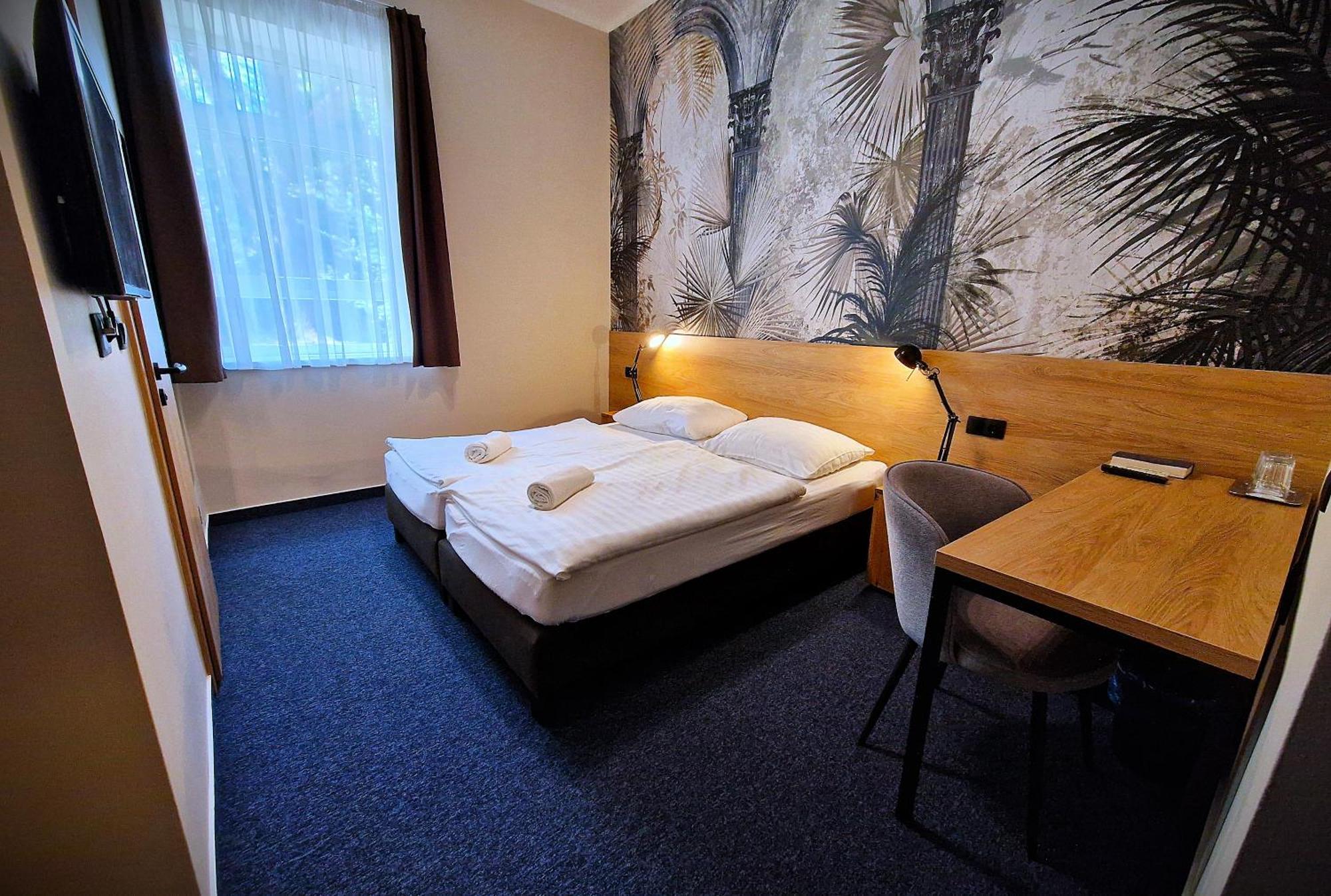 Garda Hotel Szombathely Esterno foto