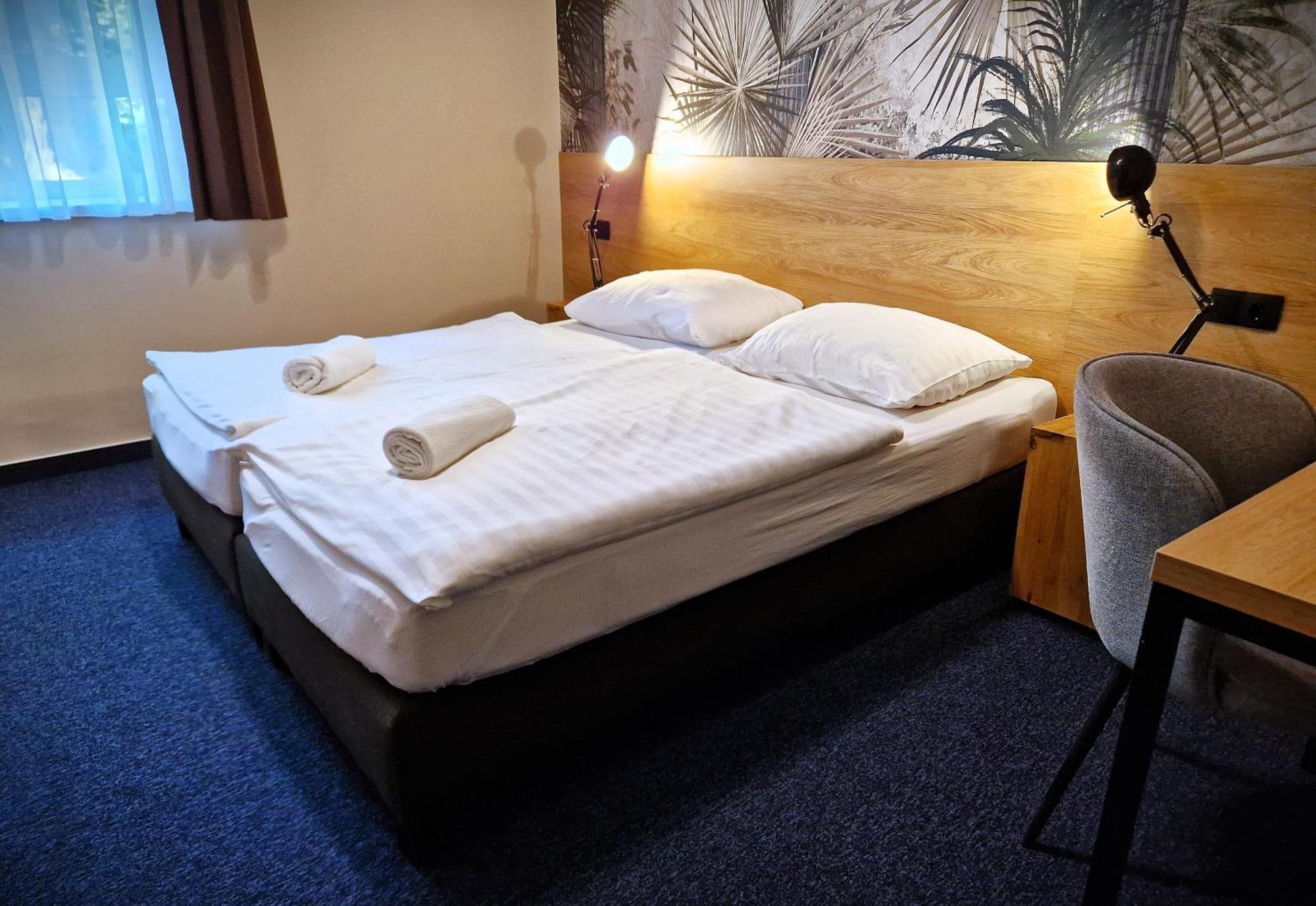 Garda Hotel Szombathely Esterno foto