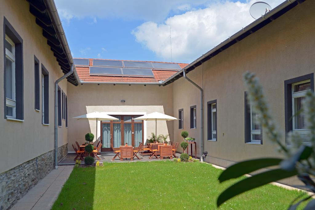 Garda Hotel Szombathely Esterno foto